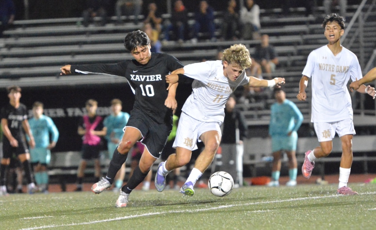 Xavier's Esteban Montoya and ND's Christian Habiniak battle for the ball. (Taylor Sobieski)